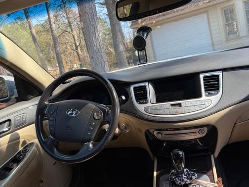 White 2010 Hyundai Genesis 3.8