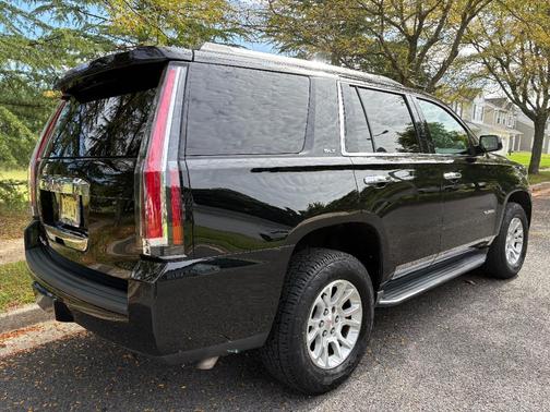 Black 2019 GMC Yukon SLT