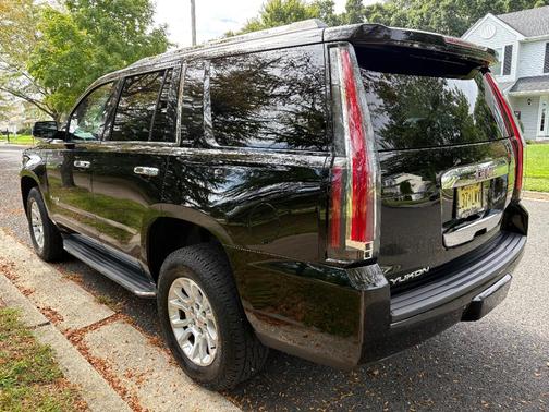 Black 2019 GMC Yukon SLT