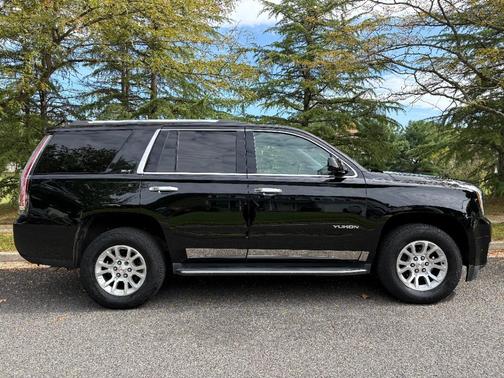 Black 2019 GMC Yukon SLT