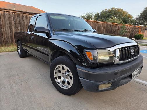 Black 2004 Toyota Tacoma Xtracab