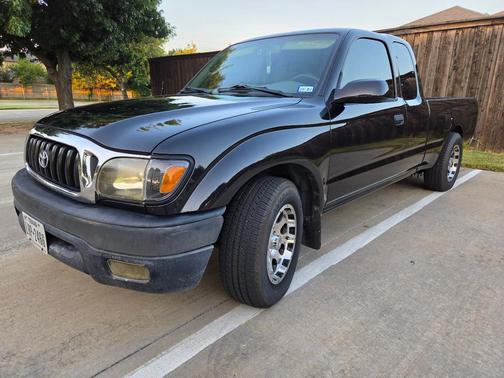 Black 2004 Toyota Tacoma Xtracab
