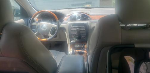 Photo 2 of 5 of 2010 Buick Enclave 2XL