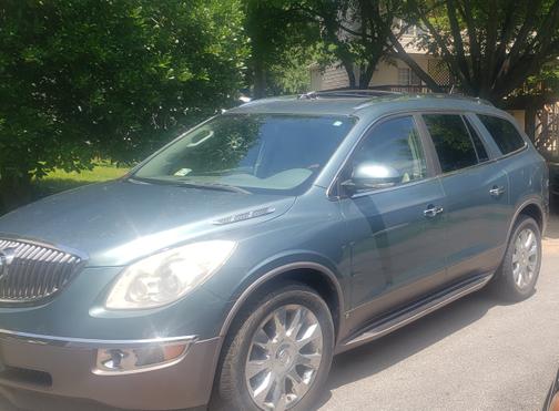 Photo 4 of 5 of 2010 Buick Enclave 2XL