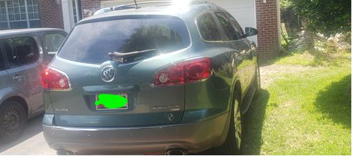 Photo 5 of 5 of 2010 Buick Enclave 2XL