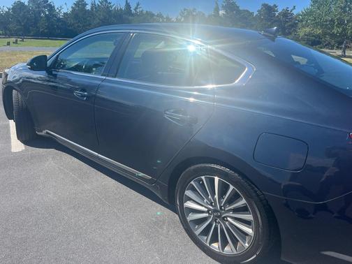 Blue 2017 Kia Cadenza Technology