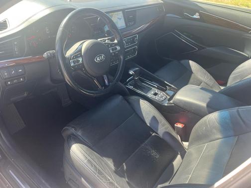 Blue 2017 Kia Cadenza Technology