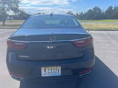 Blue 2017 Kia Cadenza Technology