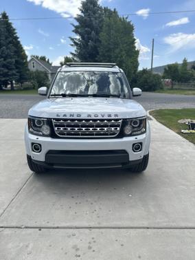 White 2016 Land Rover LR4 HSE LUX