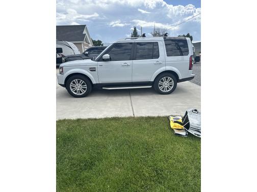 White 2016 Land Rover LR4 HSE LUX
