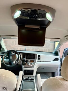 2017 Toyota Sienna LE