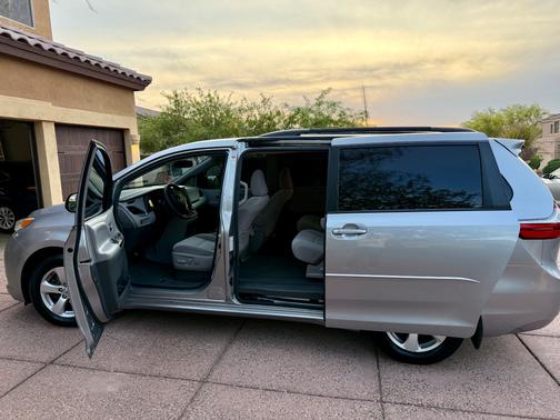 2017 Toyota Sienna LE