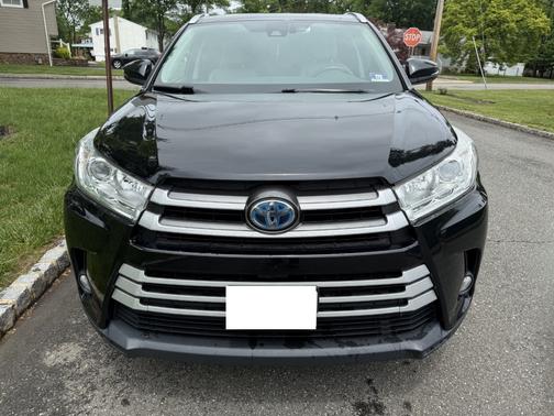 Black 2017 Toyota Highlander Hybrid XLE