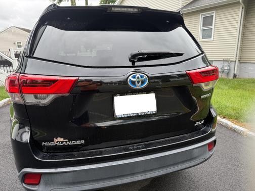 Black 2017 Toyota Highlander Hybrid XLE