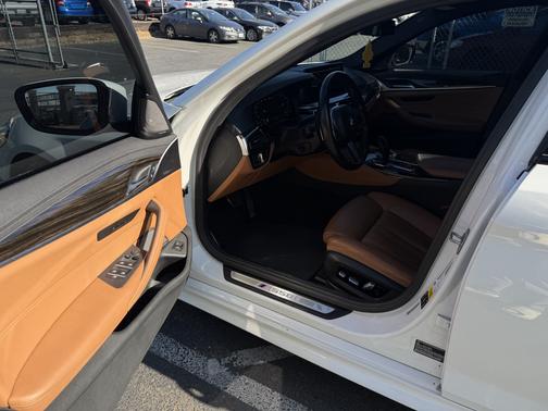 White 2021 BMW M550 i xDrive