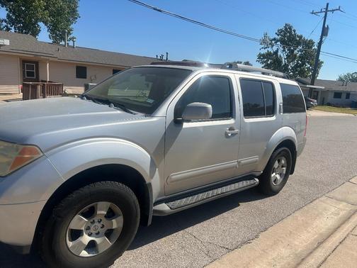 Silver 2006 Nissan Pathfinder SE