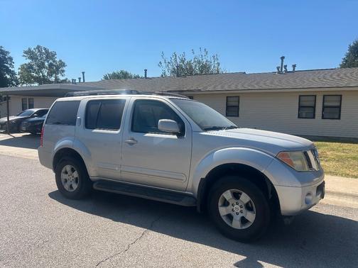 Silver 2006 Nissan Pathfinder SE