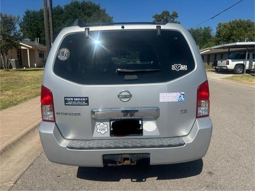 Silver 2006 Nissan Pathfinder SE