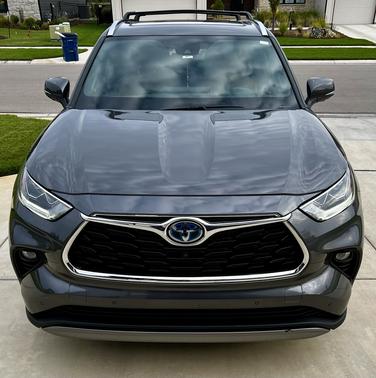 2022 Toyota Highlander Hybrid Platinum