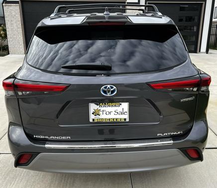 2022 Toyota Highlander Hybrid Platinum