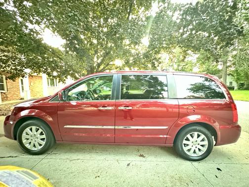 Red 2015 Chrysler Town & Country Touring