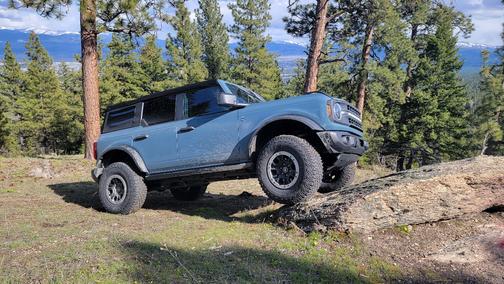 Blue 2022 Ford Bronco Black Diamond Advanced