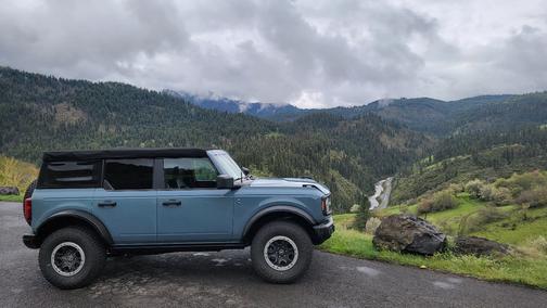 Blue 2022 Ford Bronco Black Diamond Advanced