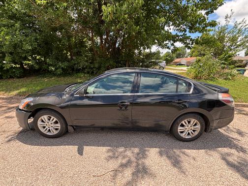 Black 2012 Nissan Altima 2.5 S