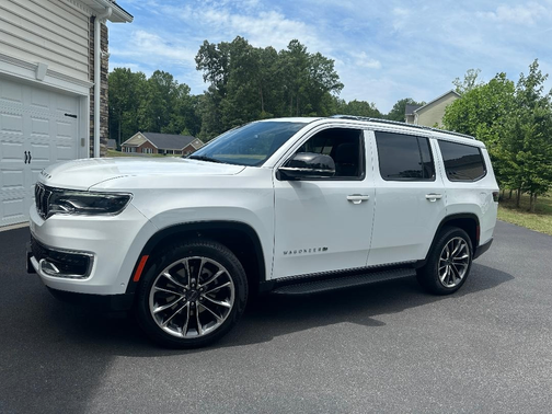 White 2024 Jeep Wagoneer Series II