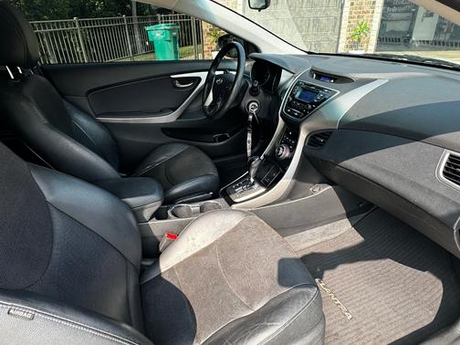 2013 Hyundai ELANTRA SE