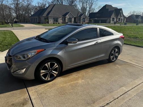 2013 Hyundai ELANTRA SE