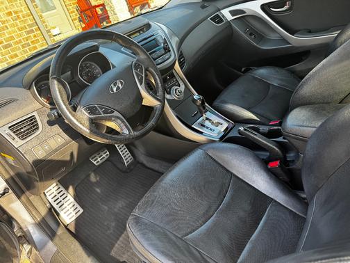 2013 Hyundai ELANTRA SE