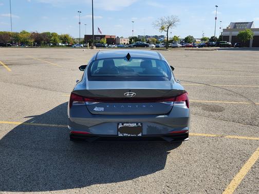2022 Hyundai ELANTRA SEL