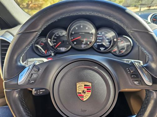 2014 Porsche Cayenne Cayenne Platinum Edition