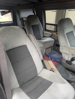 1999 Ford E150 Base