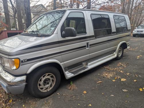 1999 Ford E150 Base