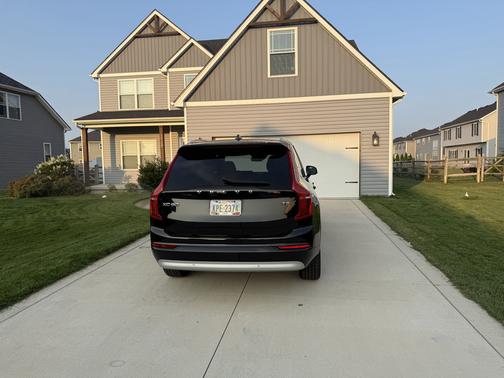Black 2022 Volvo XC90 T5 Momentum