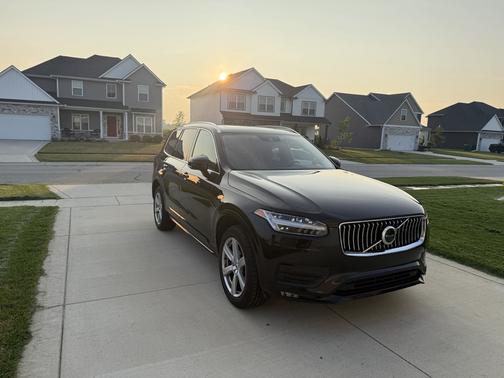 Black 2022 Volvo XC90 T5 Momentum