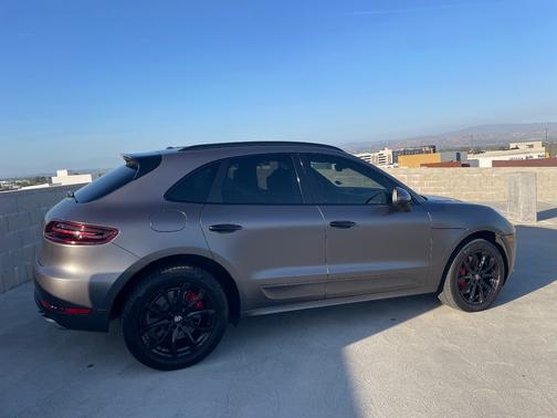 Gray 2018 Porsche Macan Macan Turbo with Performance Package