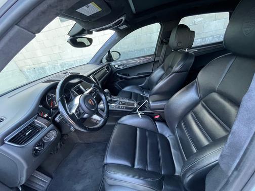Gray 2018 Porsche Macan Macan Turbo with Performance Package
