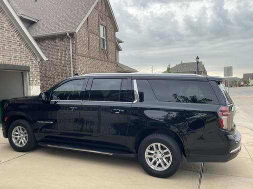 2023 Chevrolet Suburban LT