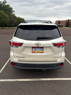 White 2014 Toyota Highlander XLE