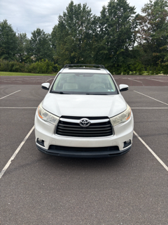 White 2014 Toyota Highlander XLE