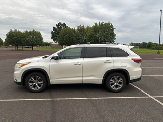 White 2014 Toyota Highlander XLE