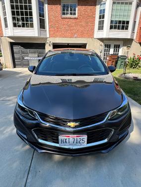 Gray 2017 Chevrolet Cruze LT