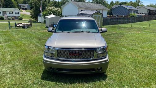 Gold 2001 GMC Yukon XL K1500