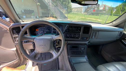 Gold 2001 GMC Yukon XL K1500