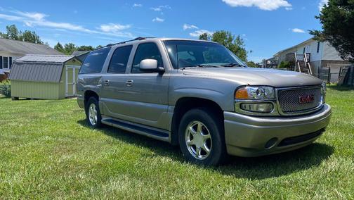 Gold 2001 GMC Yukon XL K1500