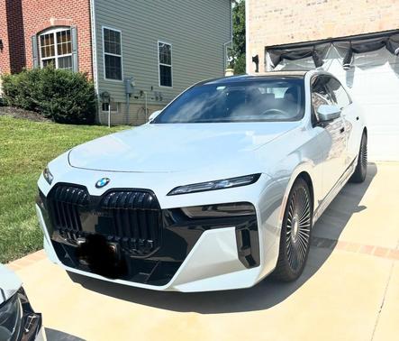 Gray 2023 BMW 760 i xDrive