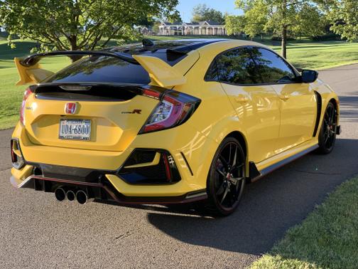 Photo 5 of 14 of 2021 Honda Civic Type R Limited Edition